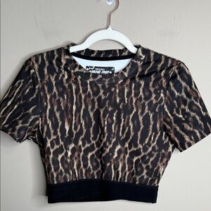 Pam & Gela Move Fast Leopard Short Sleeve Crop Top Cutout M